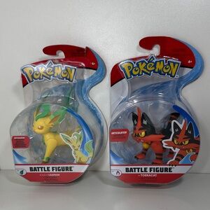Pokémon Battle Figures - Leafeon (Yellow & Green) & Torracat (Red & Black)